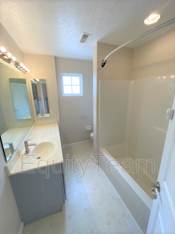 Building Photo - 432 Indian Lake Dr