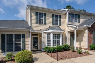 Building Photo - 2 Bed, 2 Bath SW Durham Townhome Near Duke and UNC * Mid or Long Term Rental