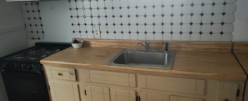 Building Photo - 533 Martin St