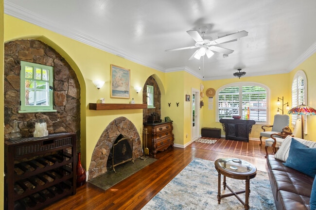 Building Photo - 614 SE 5th Ct