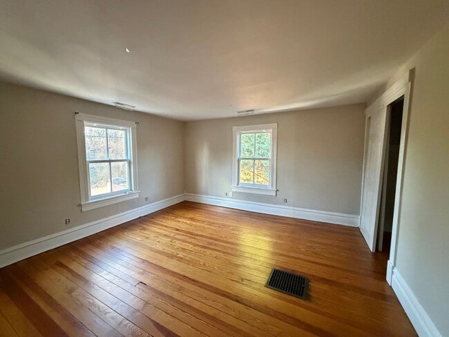 Building Photo - 5826 Railroad Ave