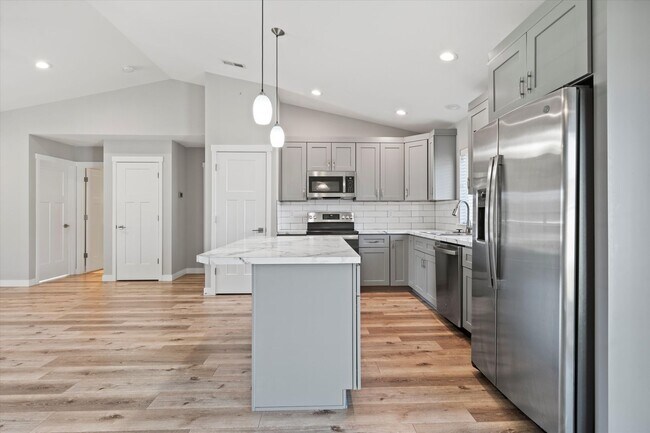 Building Photo - Newer Home in Quiet Neighborhood
