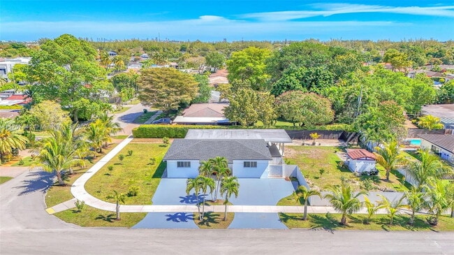 Building Photo - 4301 SW 85th Ave