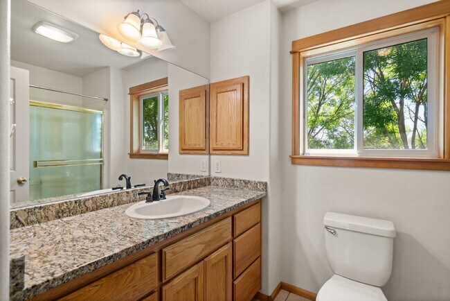 Building Photo - 608 Shadow Way