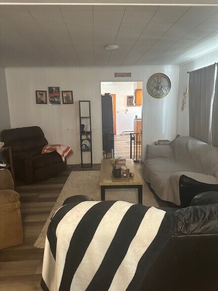 Building Photo - 106 E Washington St