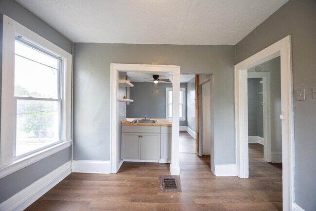 Building Photo - 2257 E 80th St