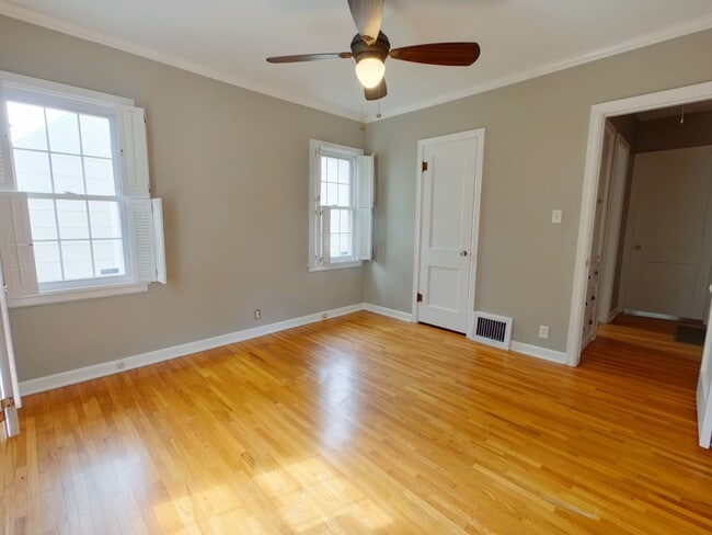 Building Photo - 242 S Bleckley Dr
