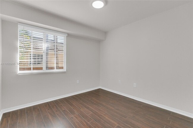 Building Photo - 2945 NE 185th St