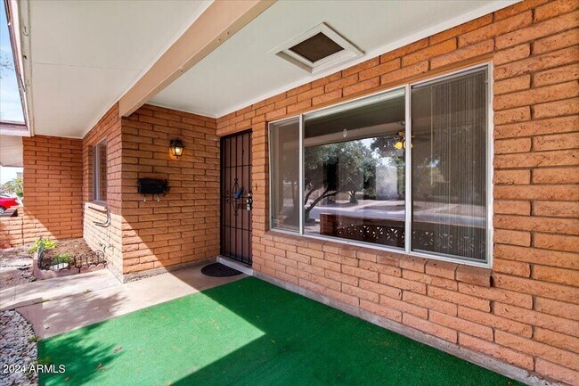 Building Photo - 6438 E Butte St