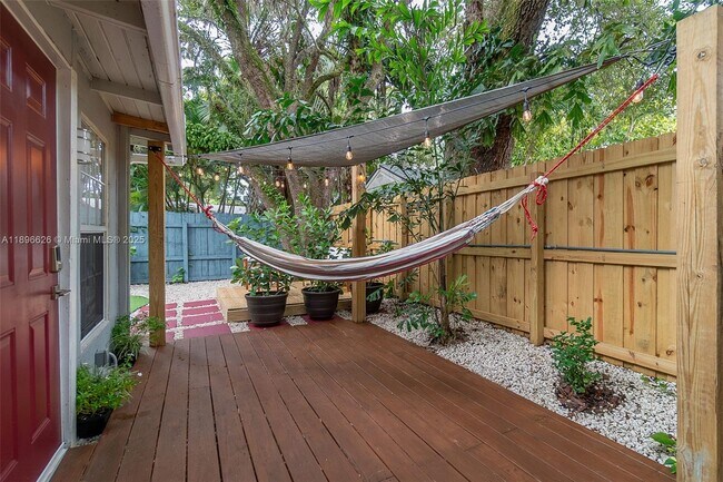 Building Photo - 312 SW 12th Ave