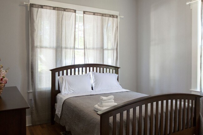 Building Photo - 1911 34th St