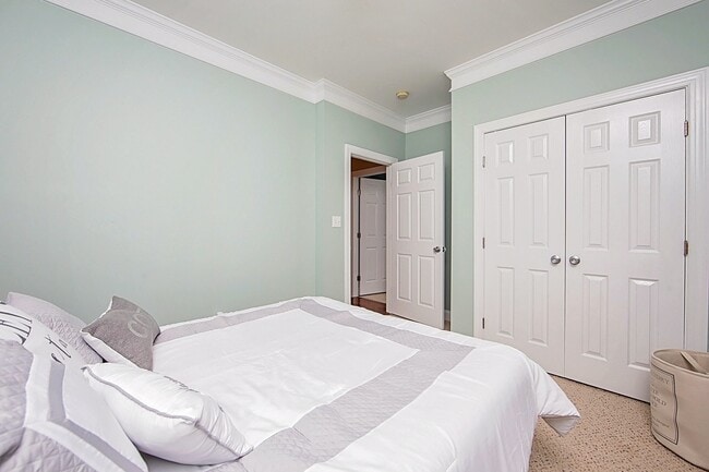 Building Photo - 331 Ridgeway Ct