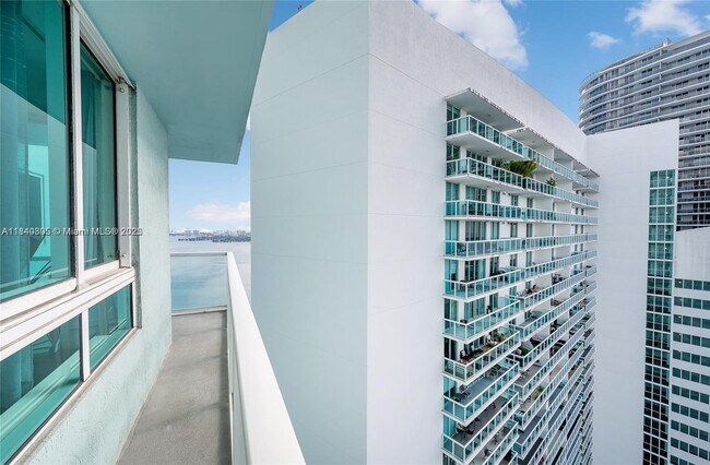 Building Photo - 1900 N Bayshore Dr