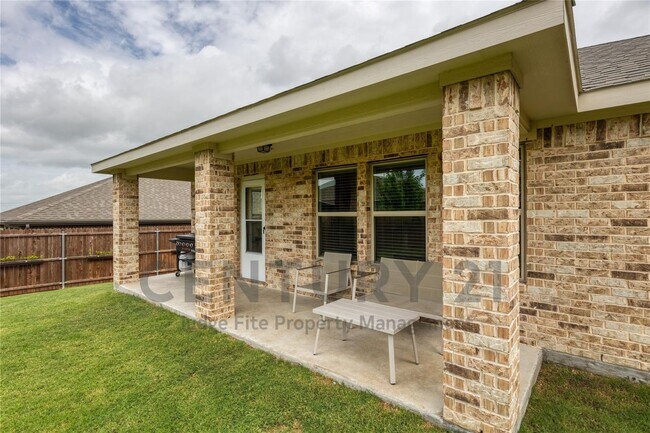 Building Photo - 1825 Agarito Dr