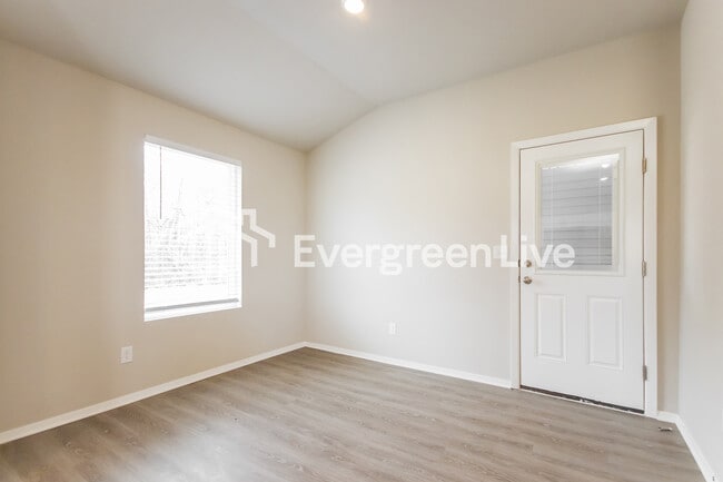 Building Photo - 6602 NW Kathleen St