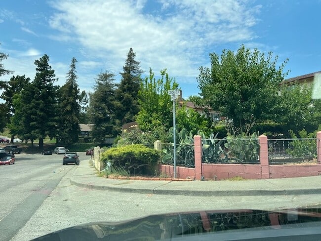 Building Photo - Beautifully remodeled 1 bedroom & 1 bath unit near Six Flags in Vallejo
