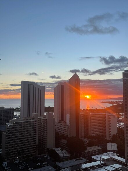 Building Photo - 411 Hobron Ln