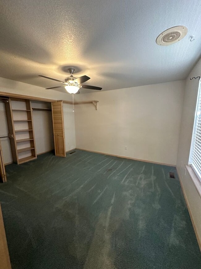 Building Photo - Spacious 3 Bed Home with Pool & Hot Tub!
