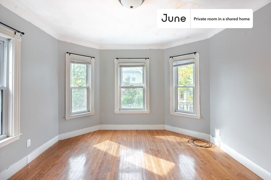 Building Photo - Room in Shared 6 bed/1.5 bath home