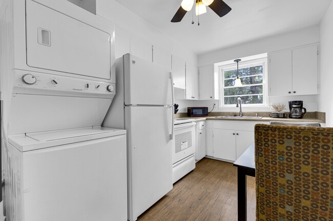 Building Photo - 305 Connell St