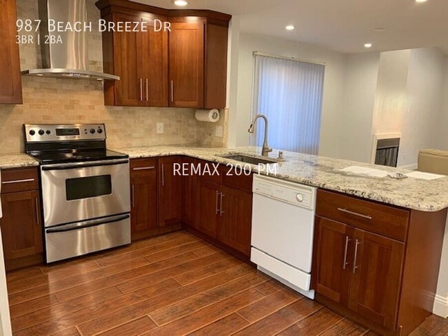 Building Photo - 987 Beach Breeze Dr