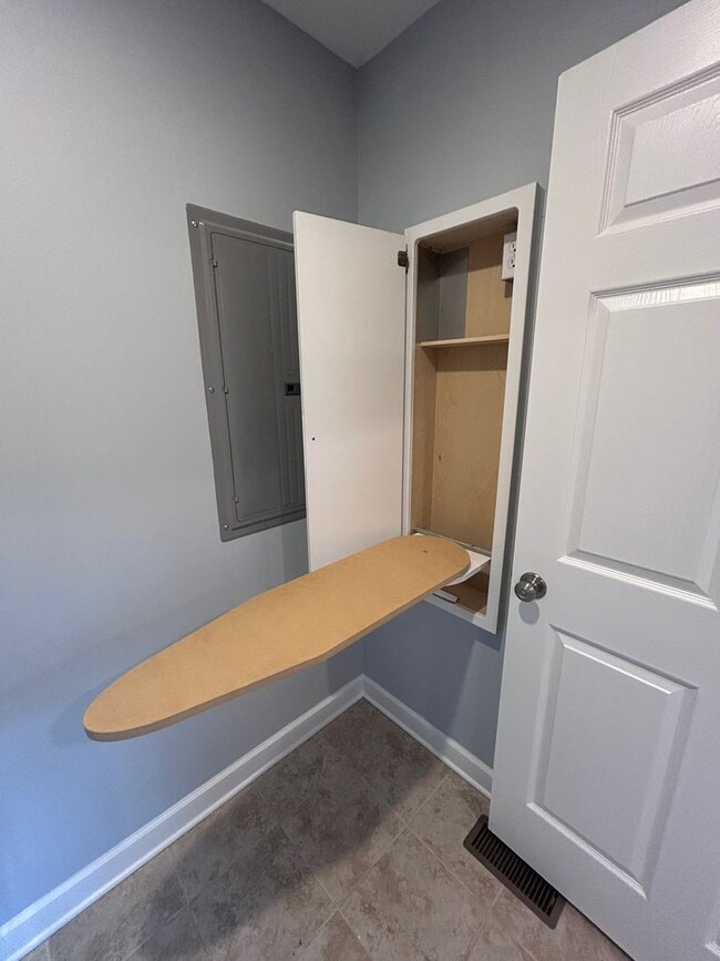 Building Photo - Modern Boone Home | Double Primary Suites | Walk to New Market, Watauga High & the AppalCART