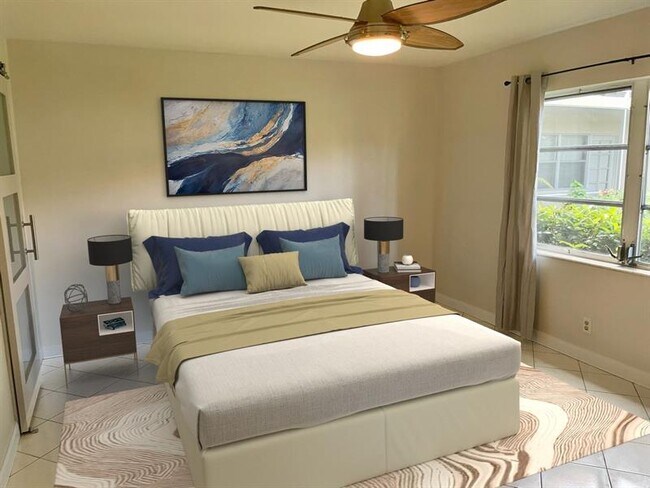 Building Photo - 140 NE 19th Ct