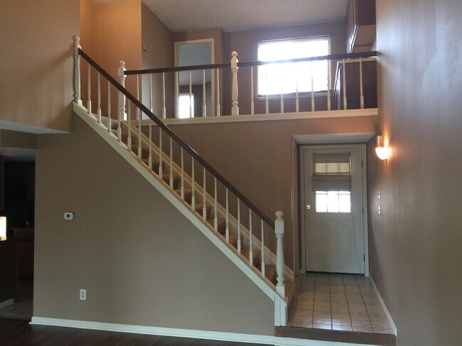 Building Photo - 7 Gothic Ln