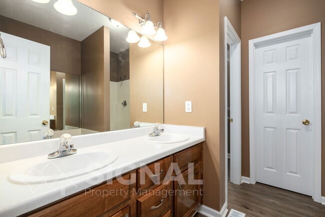 Building Photo - 1719 Annendale Dr