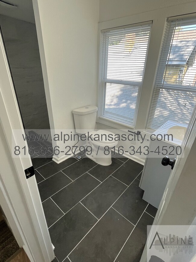 Building Photo - Updated NE Home, Garage, Section 8 OK! Fen...
