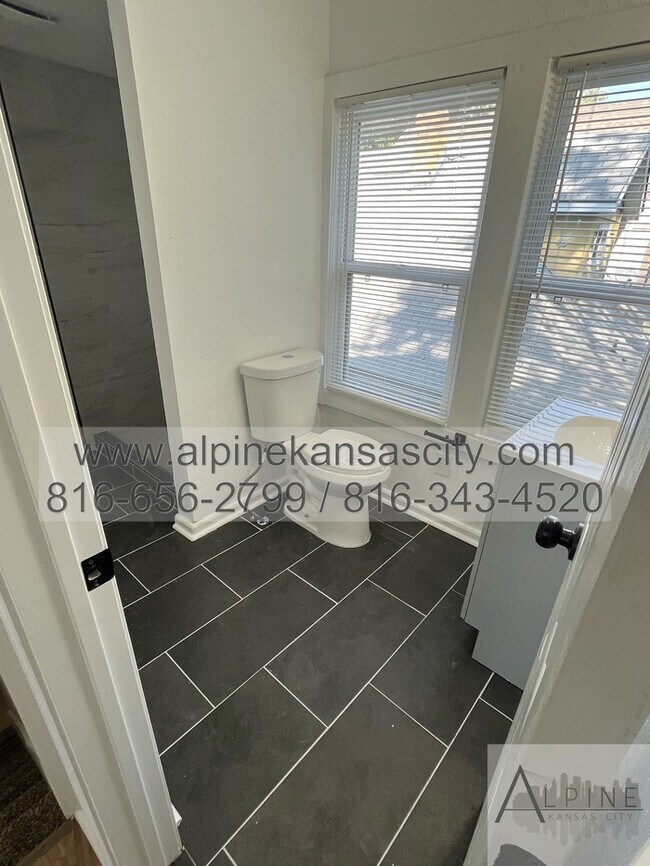 Building Photo - Updated NE Home, Garage, Section 8 OK! Fenced!