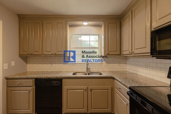 Building Photo - 3 Bed/2 Bath House on a Corner lot in Brandon