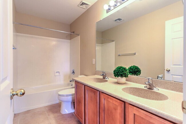 Building Photo - Rancho Sahuarita 5-Bed with 3.5 Baths 3187 Sq Ft
