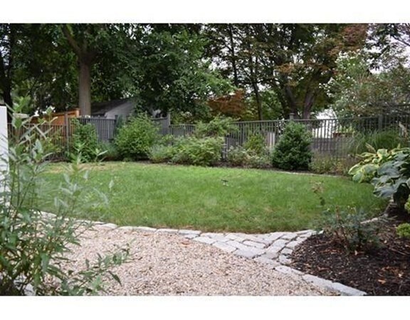 Building Photo - 274 Poplar St