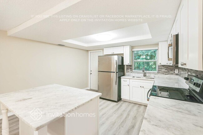 Building Photo - 15740 Sea Pines Dr