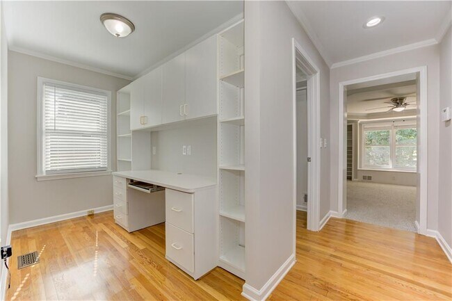 Building Photo - 1837 Chancery Ln