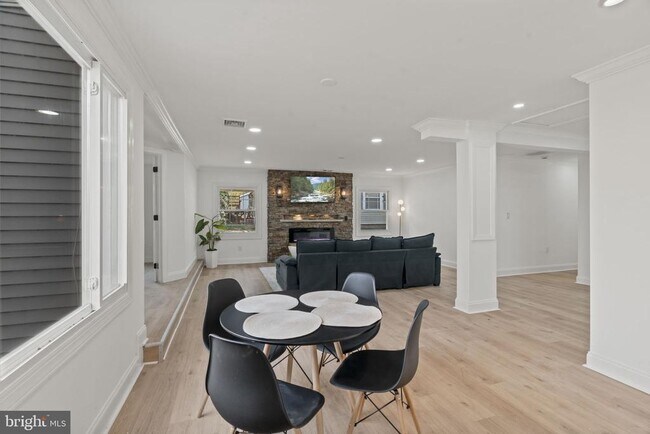 Building Photo - 5 Burgess Ln