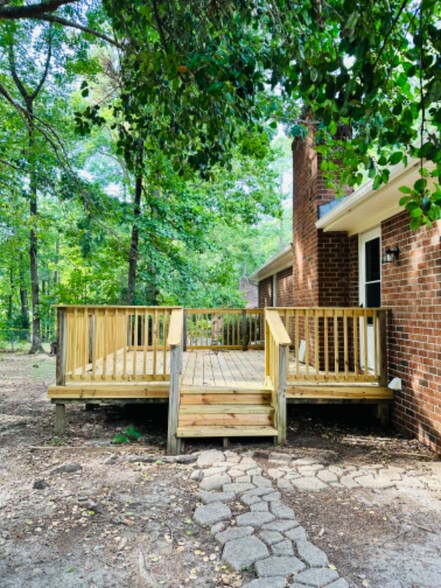 Building Photo - 712 Lancelot Dr