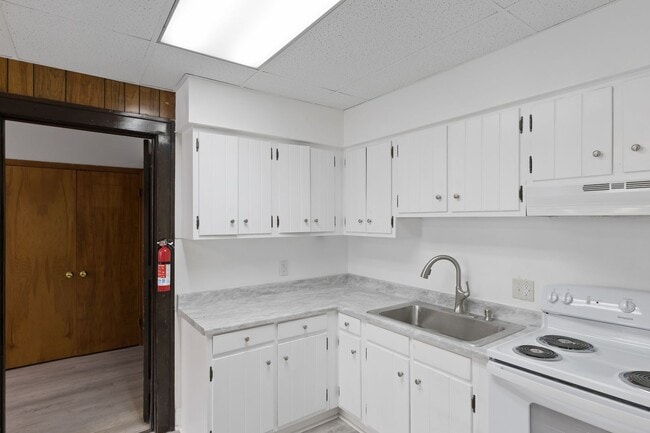 Building Photo - 2 N Huron St