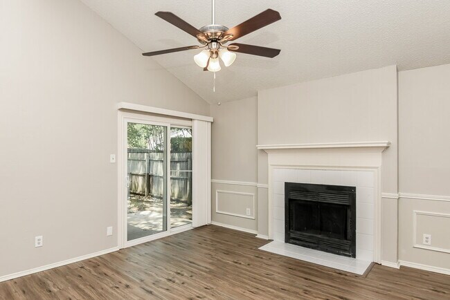 Building Photo - 5016 Santa Fe Ct