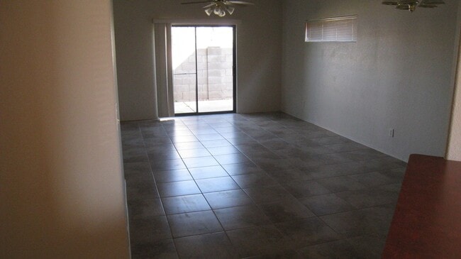 Building Photo - 2BD / 2BA / 2CG - 1,042 sq.ft. rental in S...