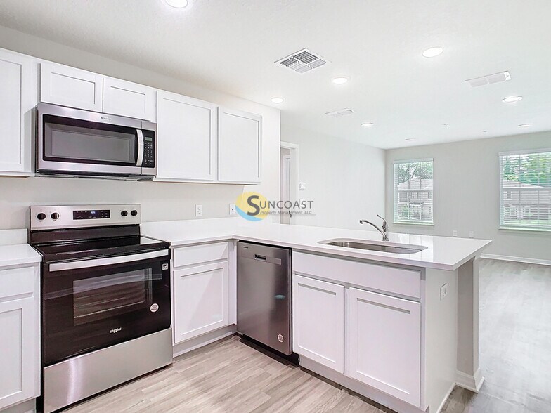 Building Photo - 3821 SW 43rd Ct