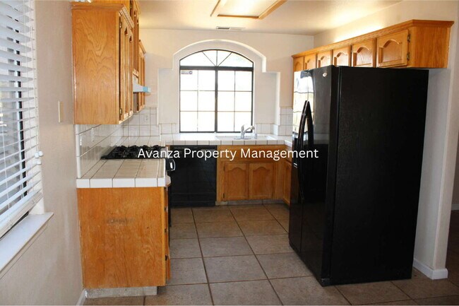 Building Photo - 4 Bedroom/2 Bath Home in Clovis  (Herndon ...