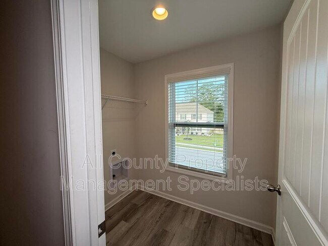 Building Photo - 636 Spanish Olive Wy