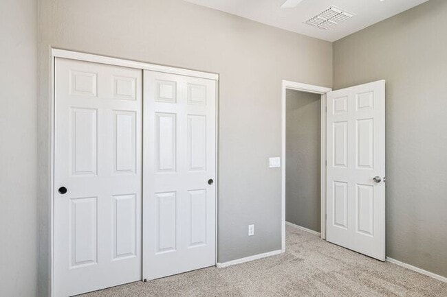 Building Photo - Beautiful 4 bedroom three bath home!