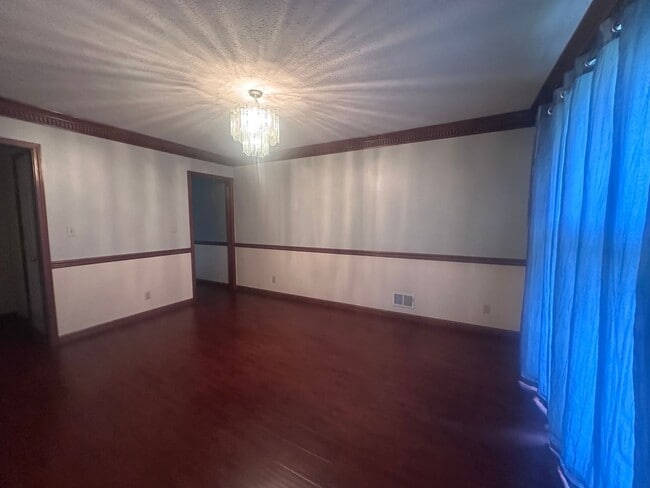Building Photo - 1002 Juniper Springs Dr