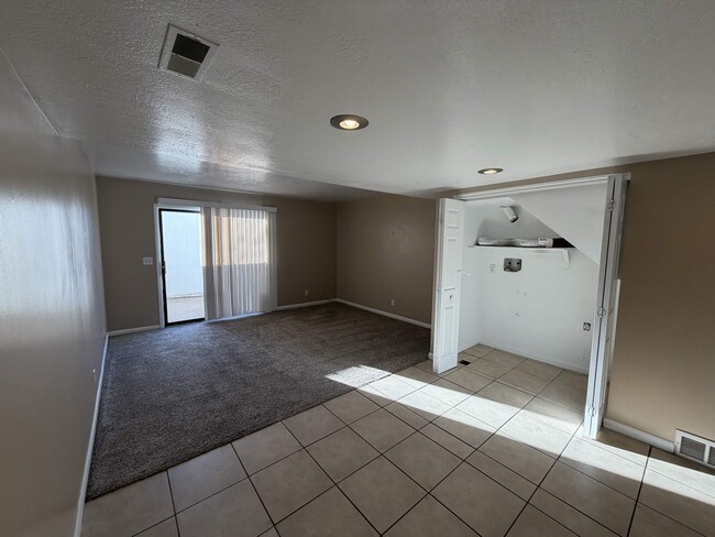 Building Photo - 460 E Elm St