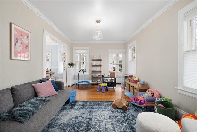 Building Photo - 422 Wayland Ave