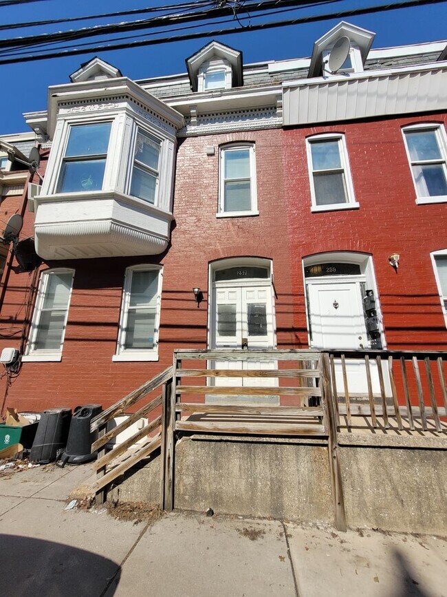 Building Photo - 257 E College Ave