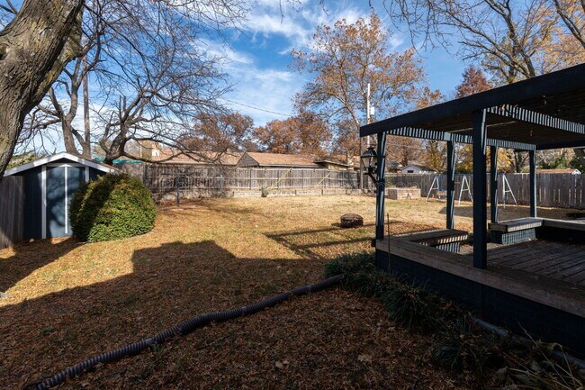 Building Photo - 6002 E 8th St N